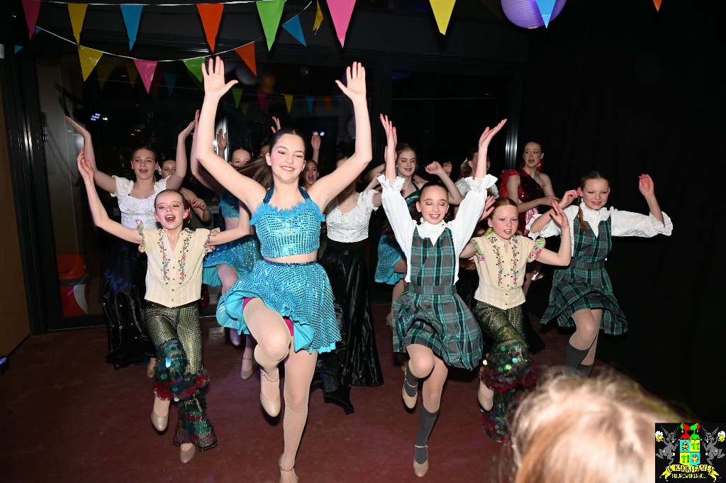 ../Images/Jeugddisco Glow in the Dark 069.jpg